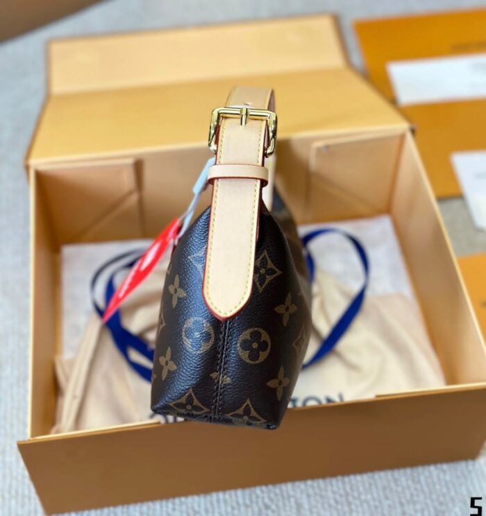 Louis Vuitton Easy Pouch - Image 3